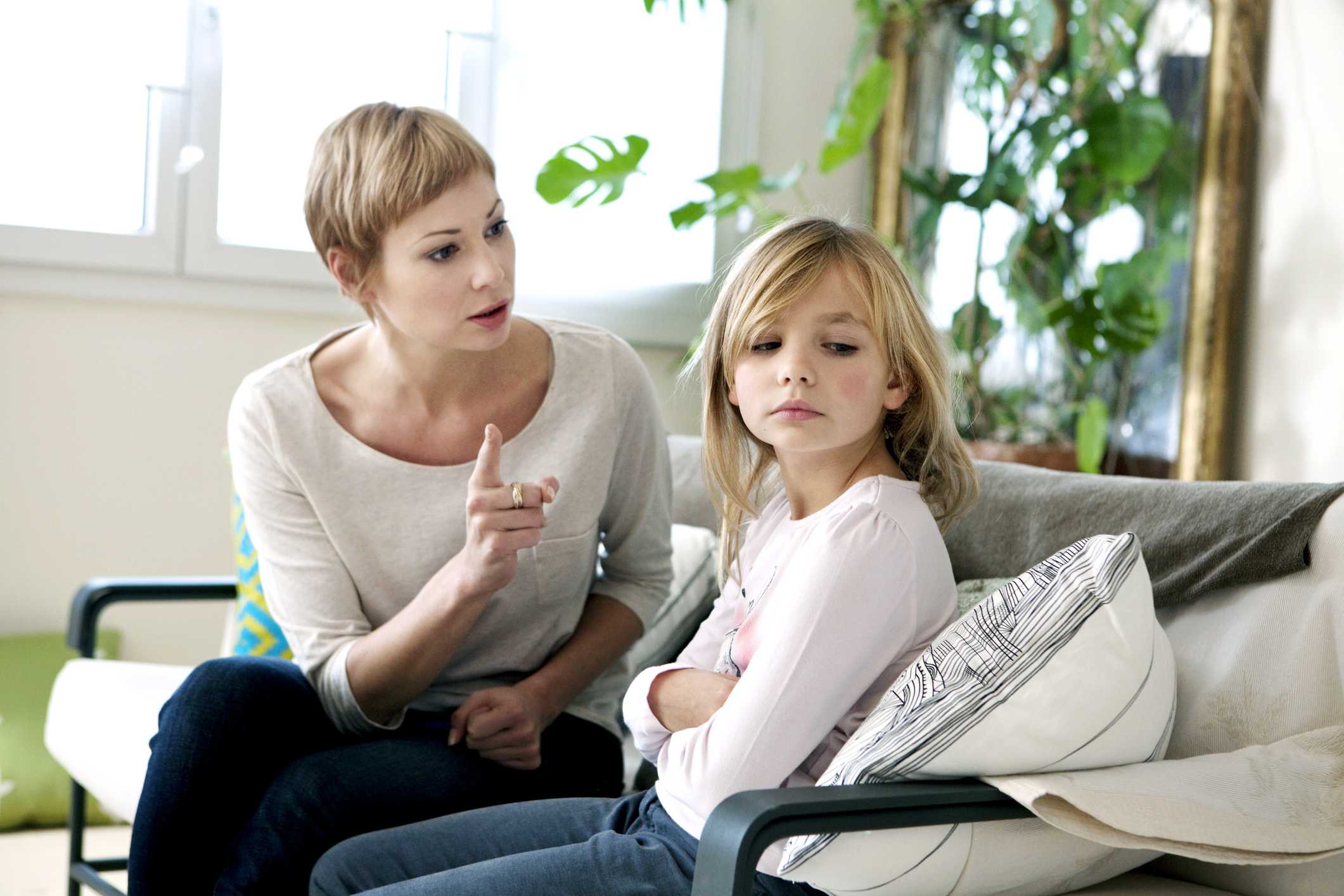 Раздражает дочь – не слушается, хамит. что делать? как говорить с дочерью