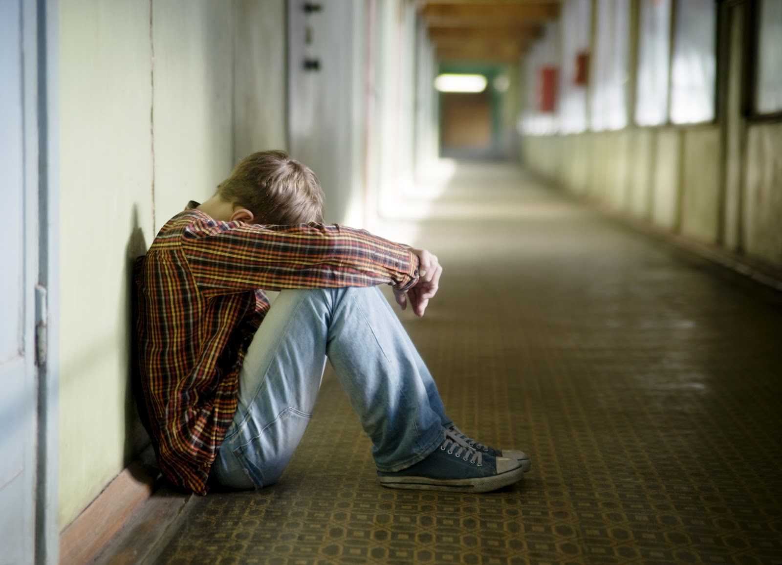 Основные признаки подростковой депрессии: виды, проявление и помощь