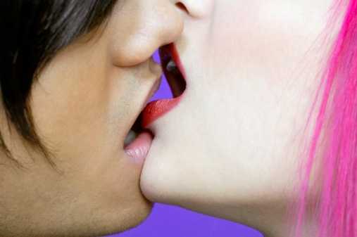 Можно ли детей целовать в губы - что говорят психологи, врачи и педагоги ❗️☘️ ( ͡ʘ ͜ʖ ͡ʘ)