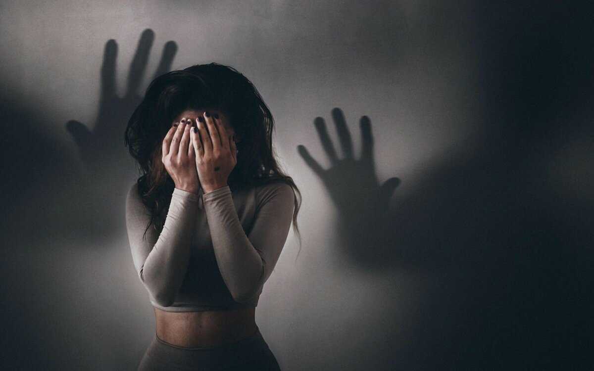 Боязнь темноты: как называется фобия и как побороть страх