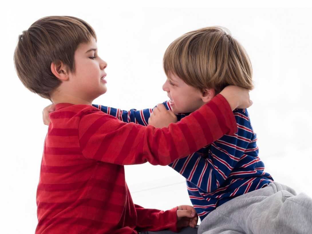 Почему у детей возникает агрессивное поведение?