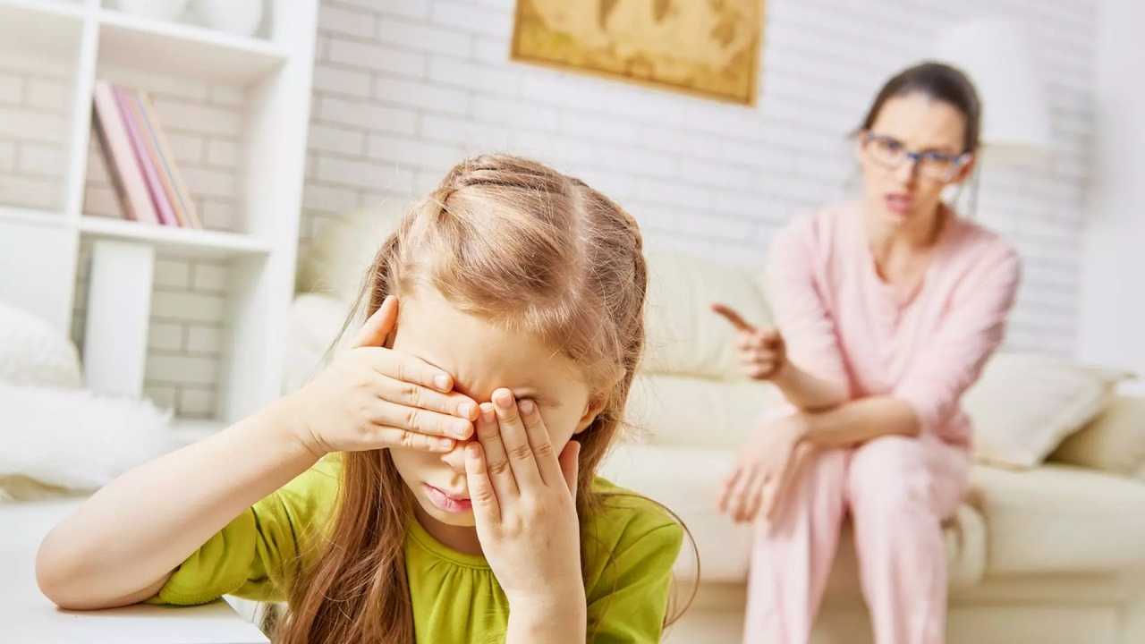 Ребенку 4 года не слушается, ☝️ что делать - советы психолога, ☹️ если малыш истерит, грубит, закатывает истерики и дерется.