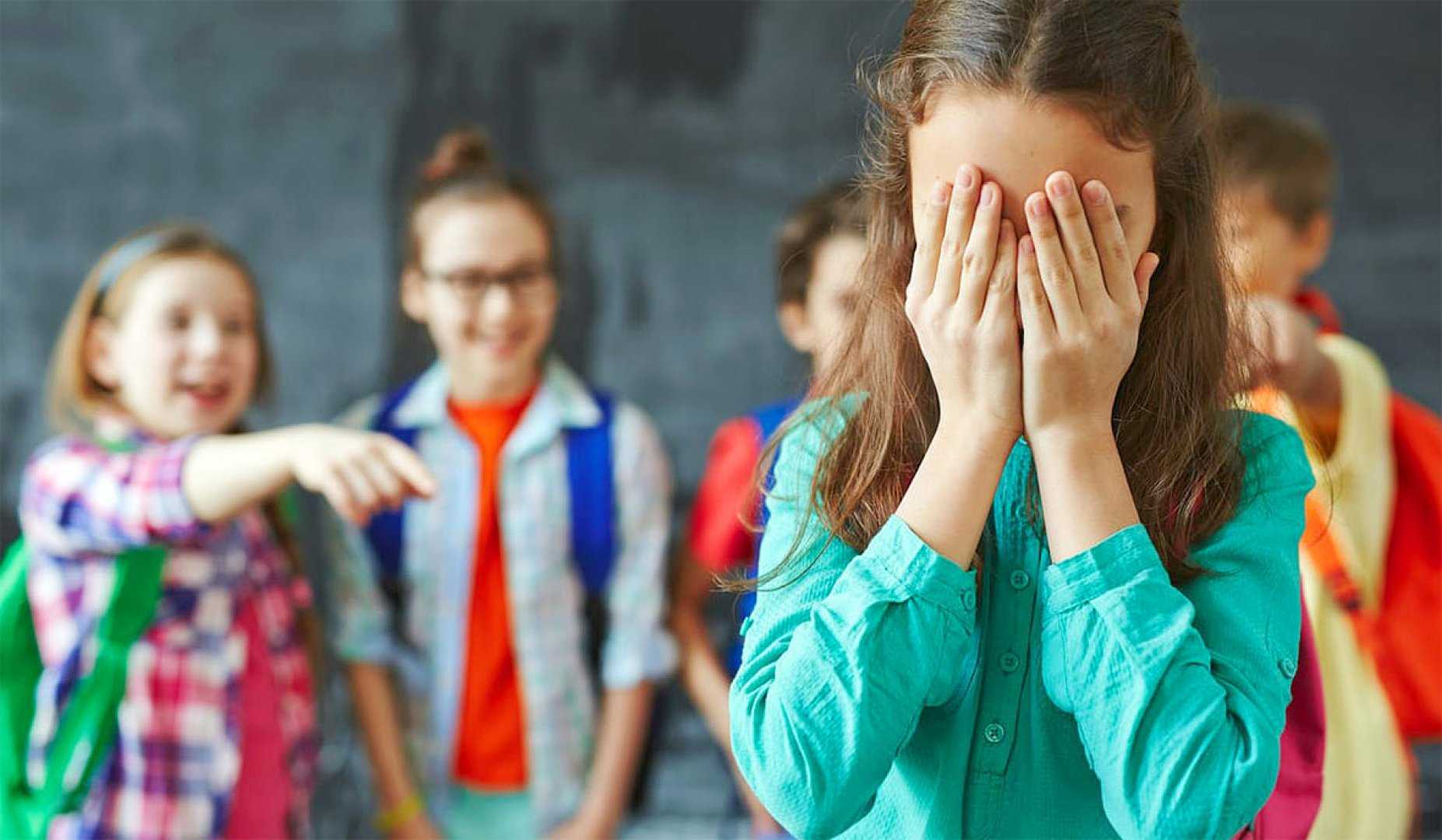 «у нас в классе драчун»: как помочь своему ребенку, если его обижает одноклассник?