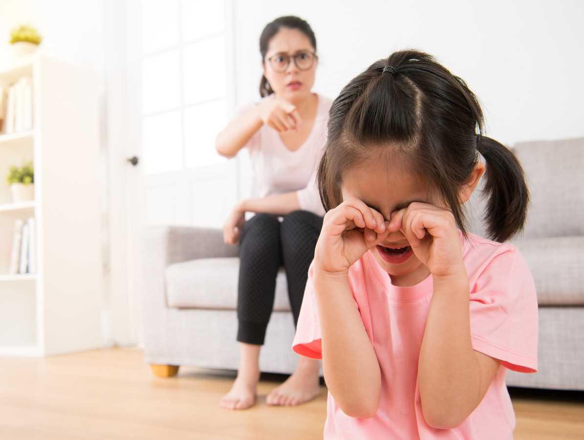 Как перестать кричать на ребенка? разбираемся в причинах и слушаем психолога