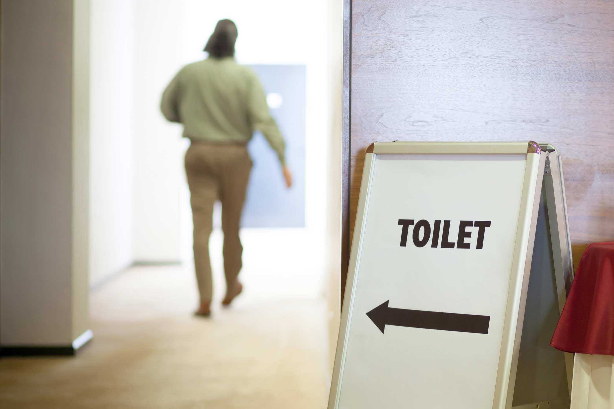 "туалет закрыт". почему барнаульцам трудно справить нужду в общественных местах