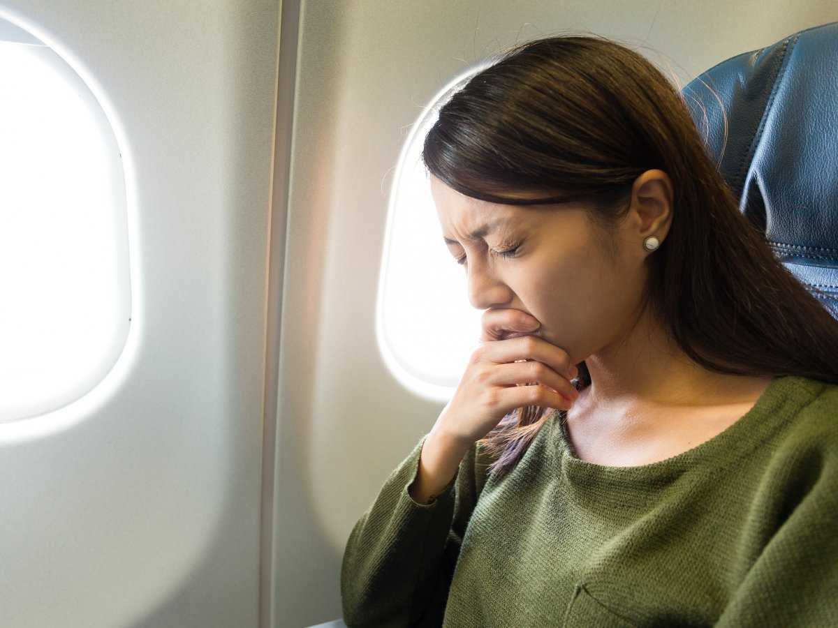 Аэрофобия: почему она возникает, как не паниковать в самолете