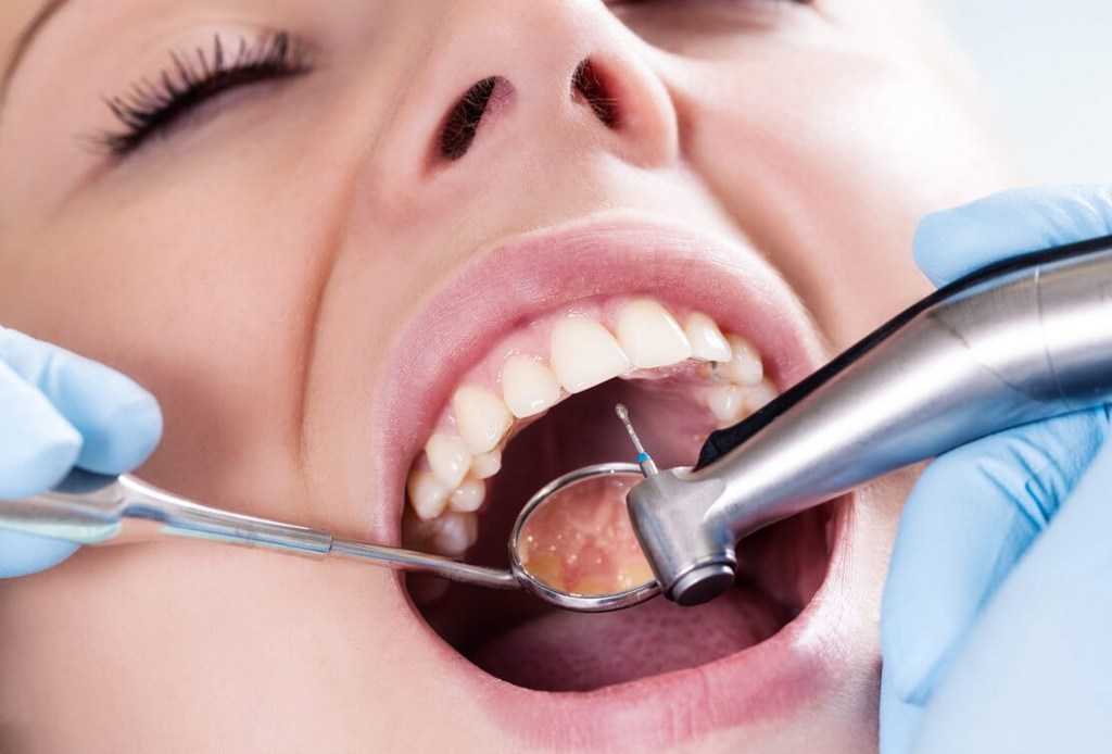 Когда неприятные ощущения не являются нормой: осложнения после удаления зуба