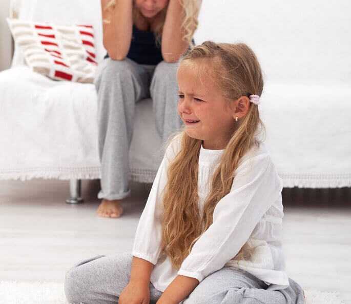 Ребенок не отпускает от себя маму ни на шаг: что делать? совет психолога