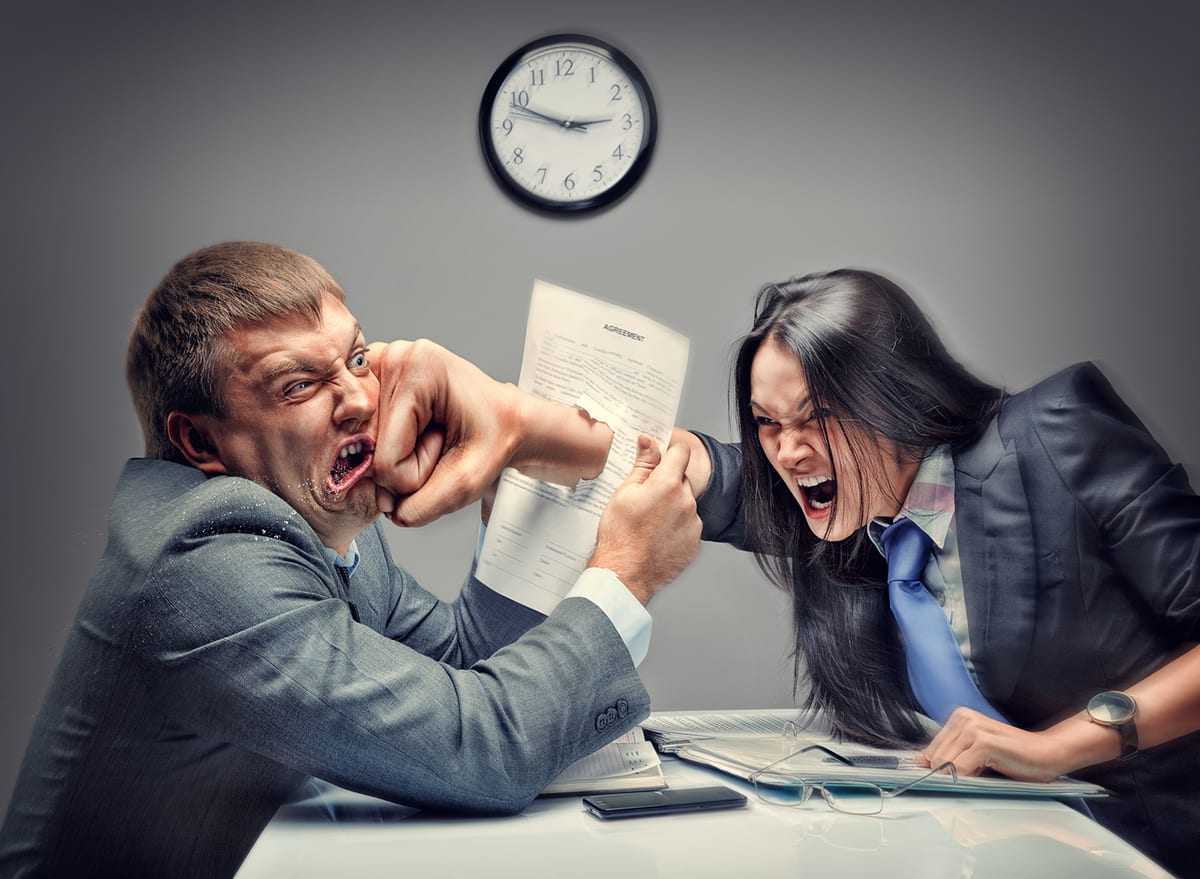 Травля на работе: уволиться или наладить отношения?