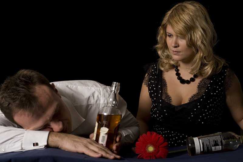 Жена пьет: что делать мужу с алкоголичкой-супругой?