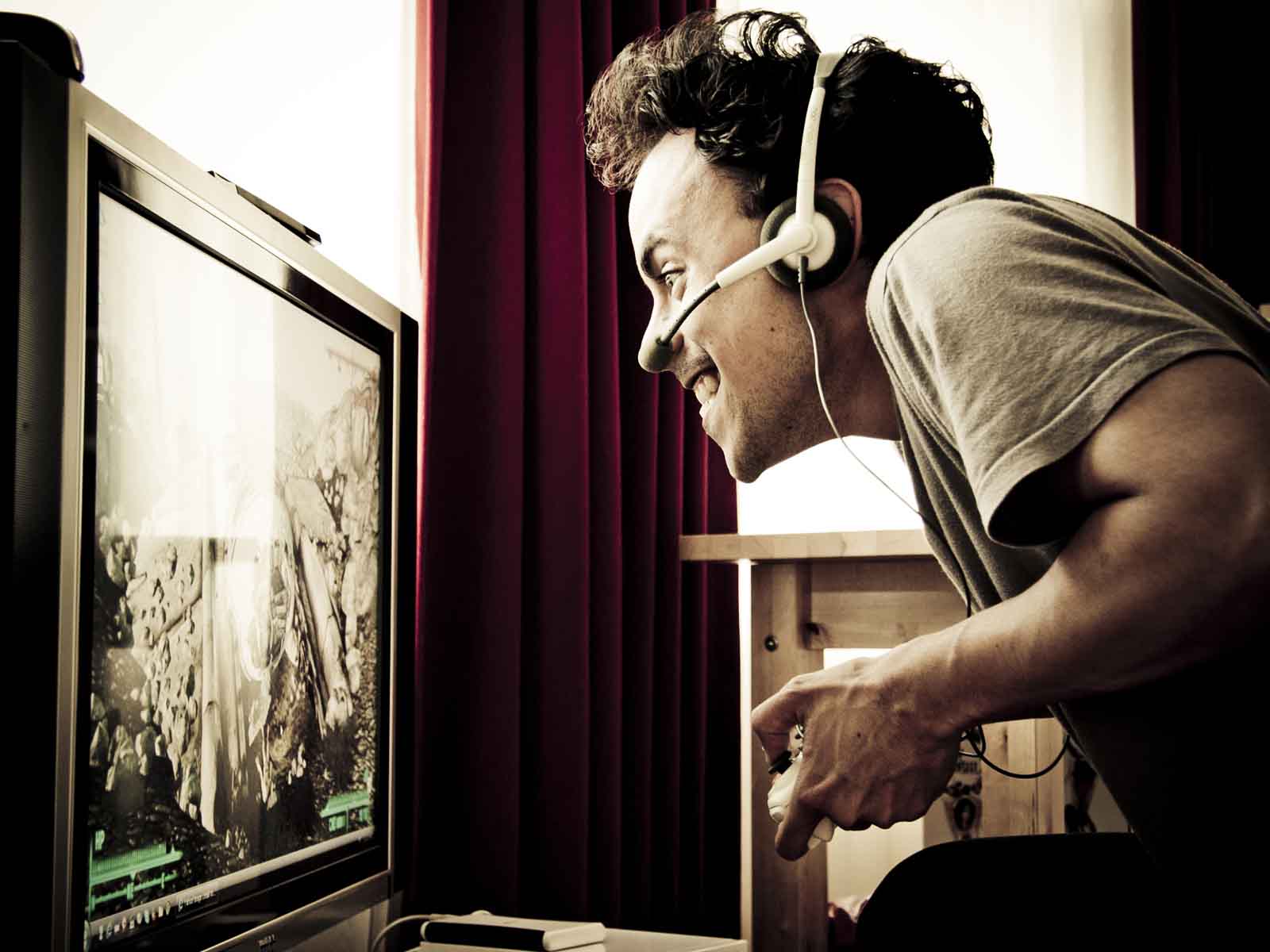 Муж играет в компьютерные игры. как помочь себе стать счастливой