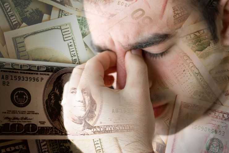 Как меньше бояться потерять деньги в кризис: 5 советов психолога