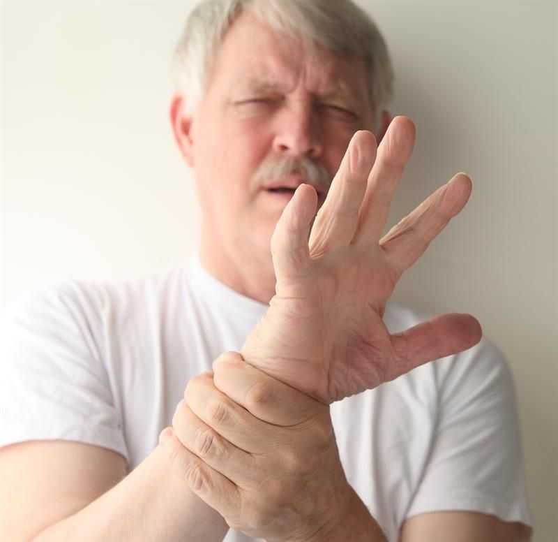 Тремор рук (пальцев) - симптомы, причины, лечение