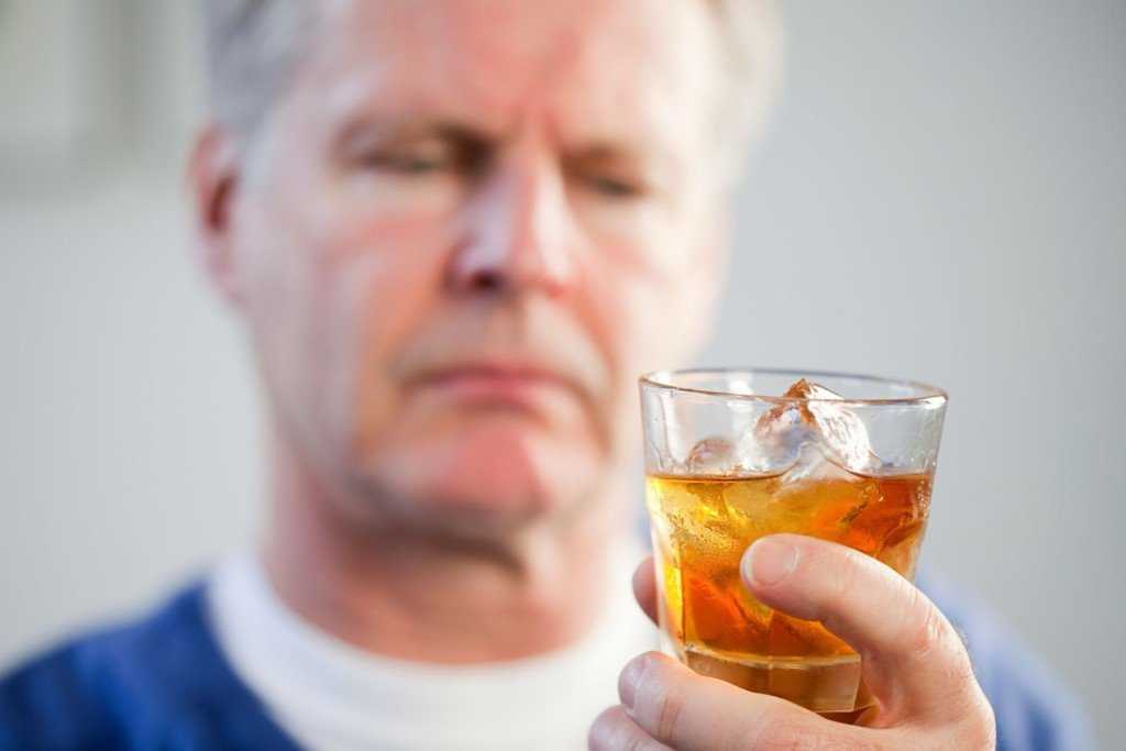 Алкоголь – не лучший помощник для снятия стресса: как избежать последствий?