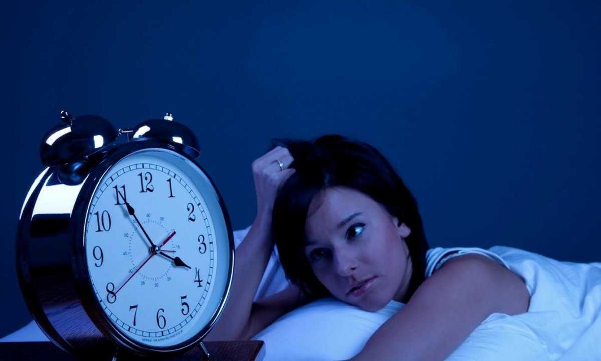 Как избавиться от бессонницы когда необходимо выспаться перед наступающим днем а для ночного отдыха не остается времени Специалисты рекомендуют не застревать мысленно на не возможности уснуть