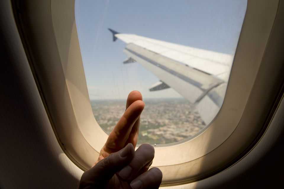 Аэрофобия: почему она возникает, как не паниковать в самолете