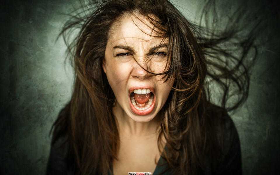 Женская истерика – это особое эмоциональное состояние практически неконтролируемое неадекватное сопровождающееся повышением голоса плачем и чрезмерной жестикуляцией