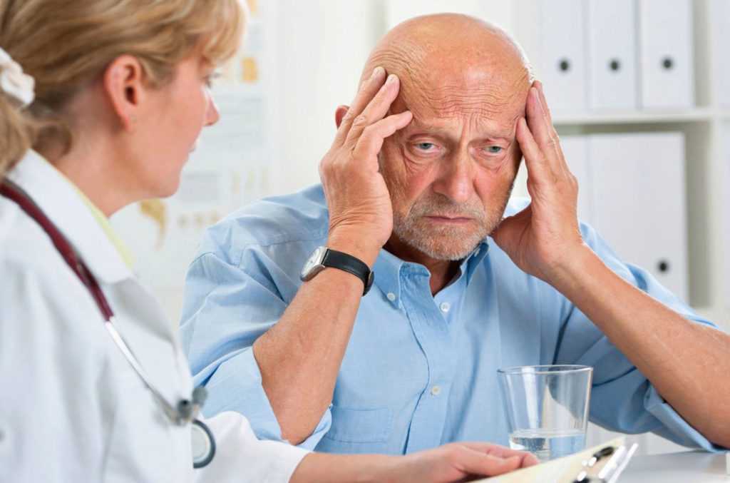 Деменция у пожилых: признаки слабоумия у человека, проявления маразма на легкой, умеренной и развернутой стадиях болезни у мужчин и женщин