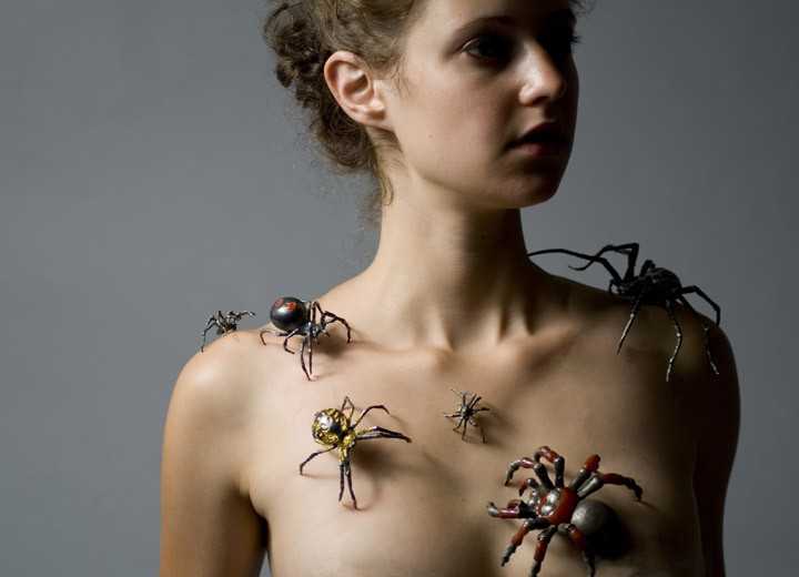 Боязнь насекомых: что такое инсектофобия, почему люди боятся пауков и жуков