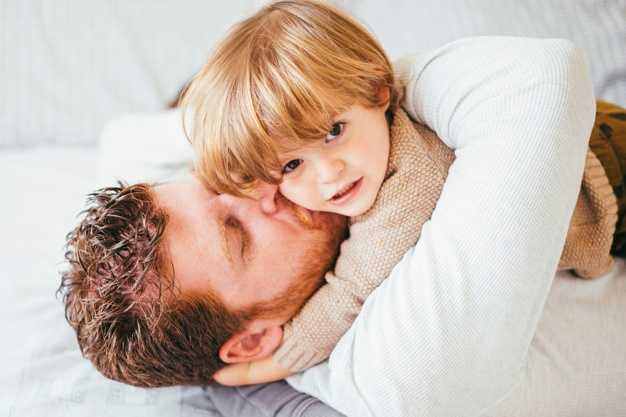 Должен ли отец обнимать и целовать сына – мнение психолога