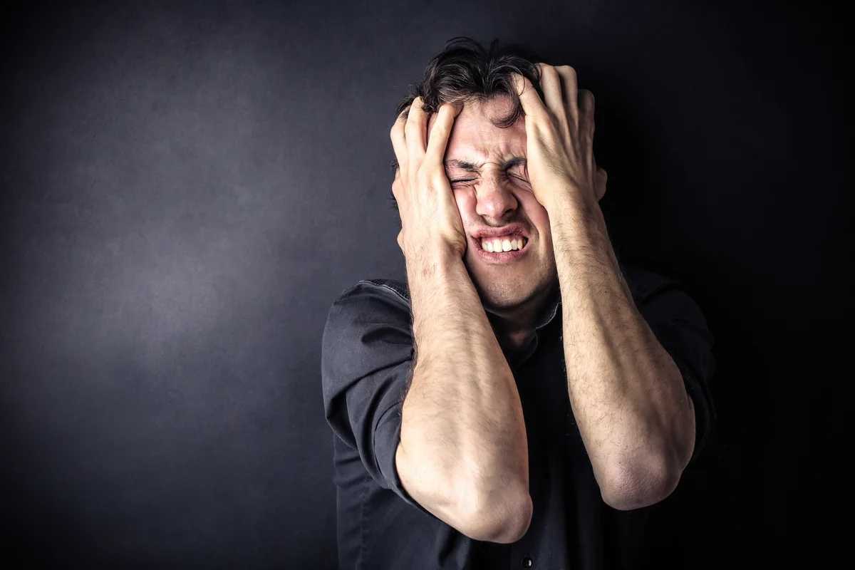 Страх сойти с ума и потерять контроль (лиссофобия): симптомы, как бороться