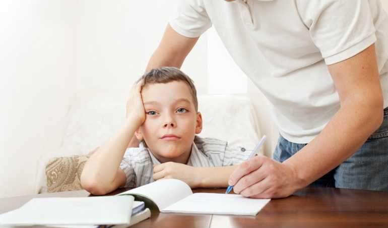 Ребенок не хочет помогать родителям по дому: 5 советов от психолога