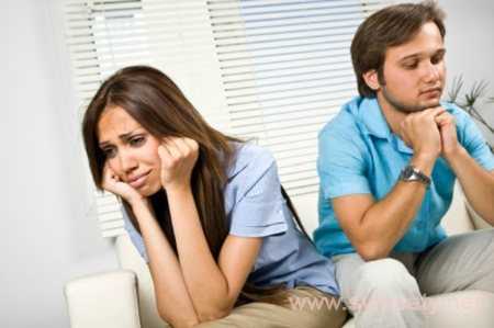 Как отвадить мужа от свекрови: советы психолога. свекровь настраивает мужа против меня: что делать?