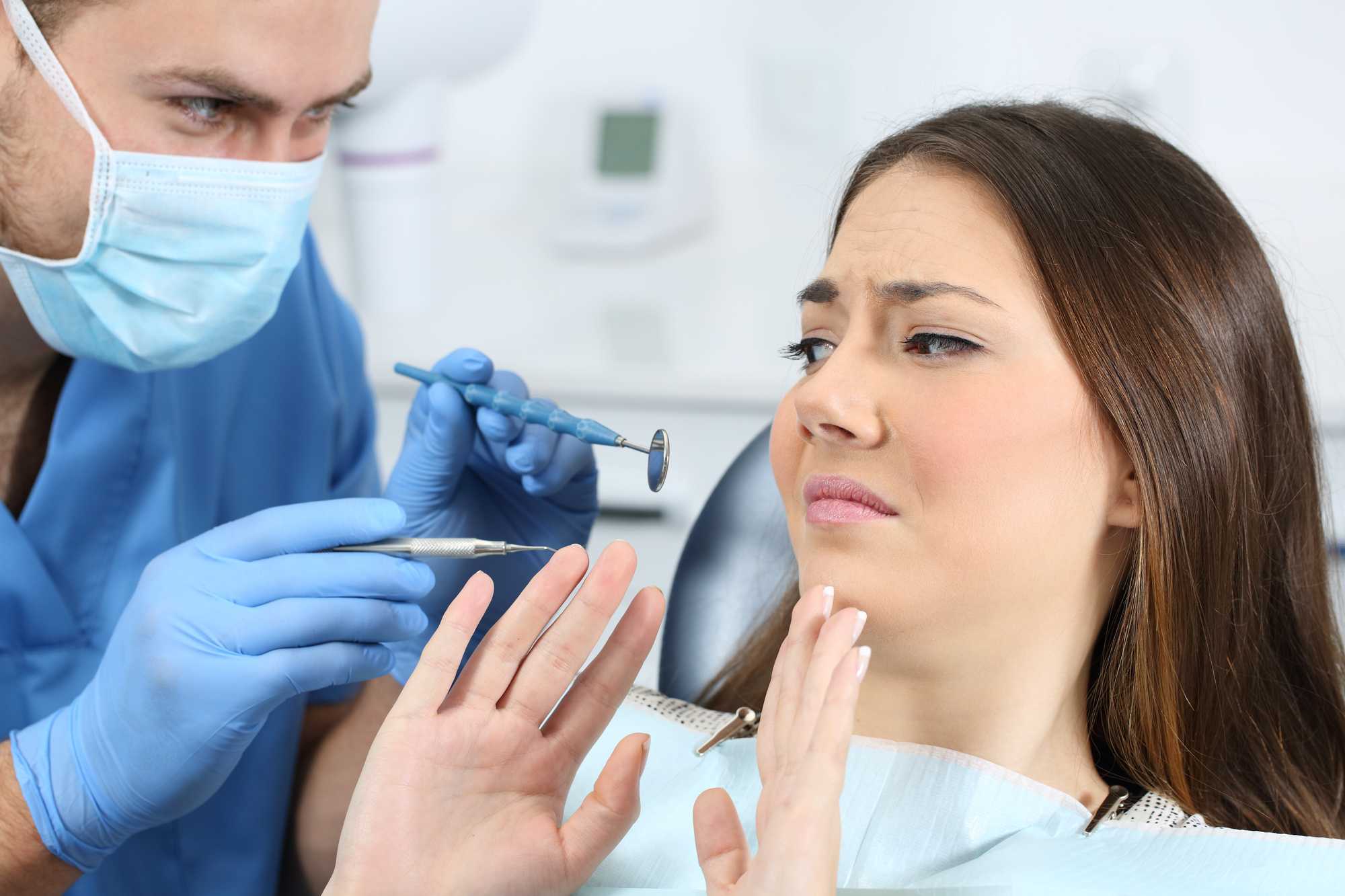 Боязнь врачей, особенно стоматологов, и уколов: что делать с фобией врачей?