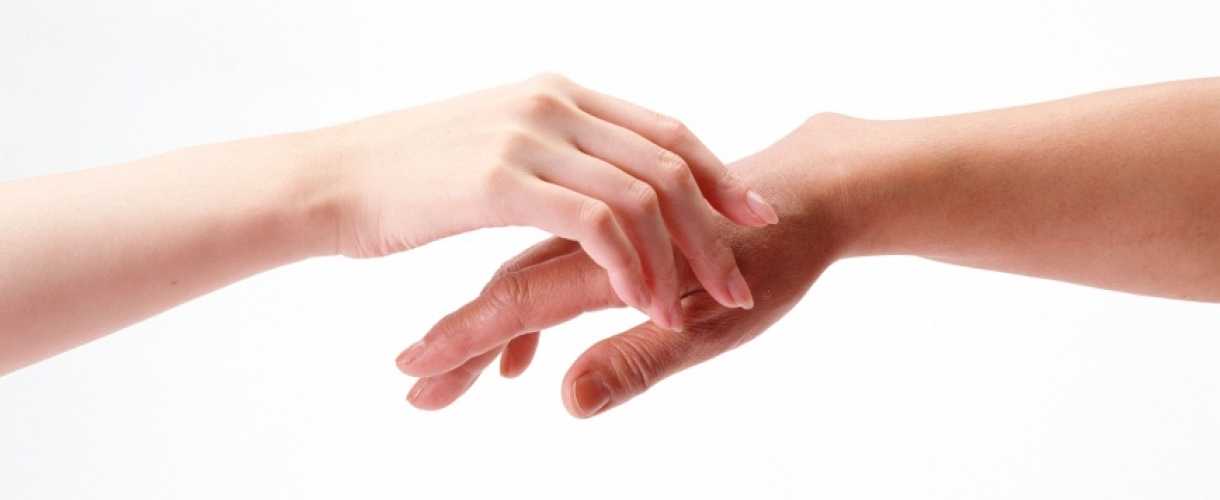 Тремор рук или почему трясутся руки: причины и лечение