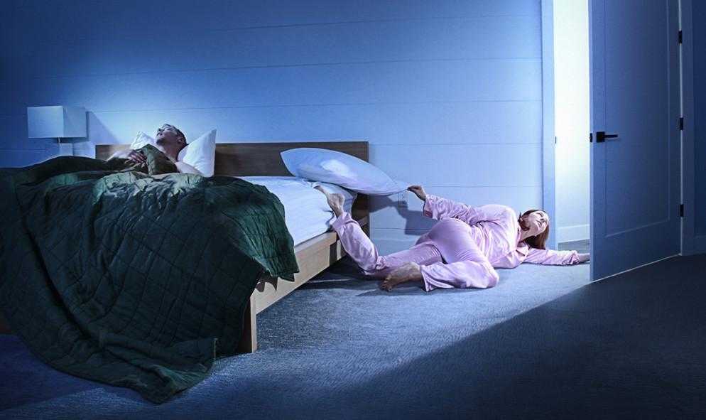 Что значит лежать в постели с мужчиной по соннику