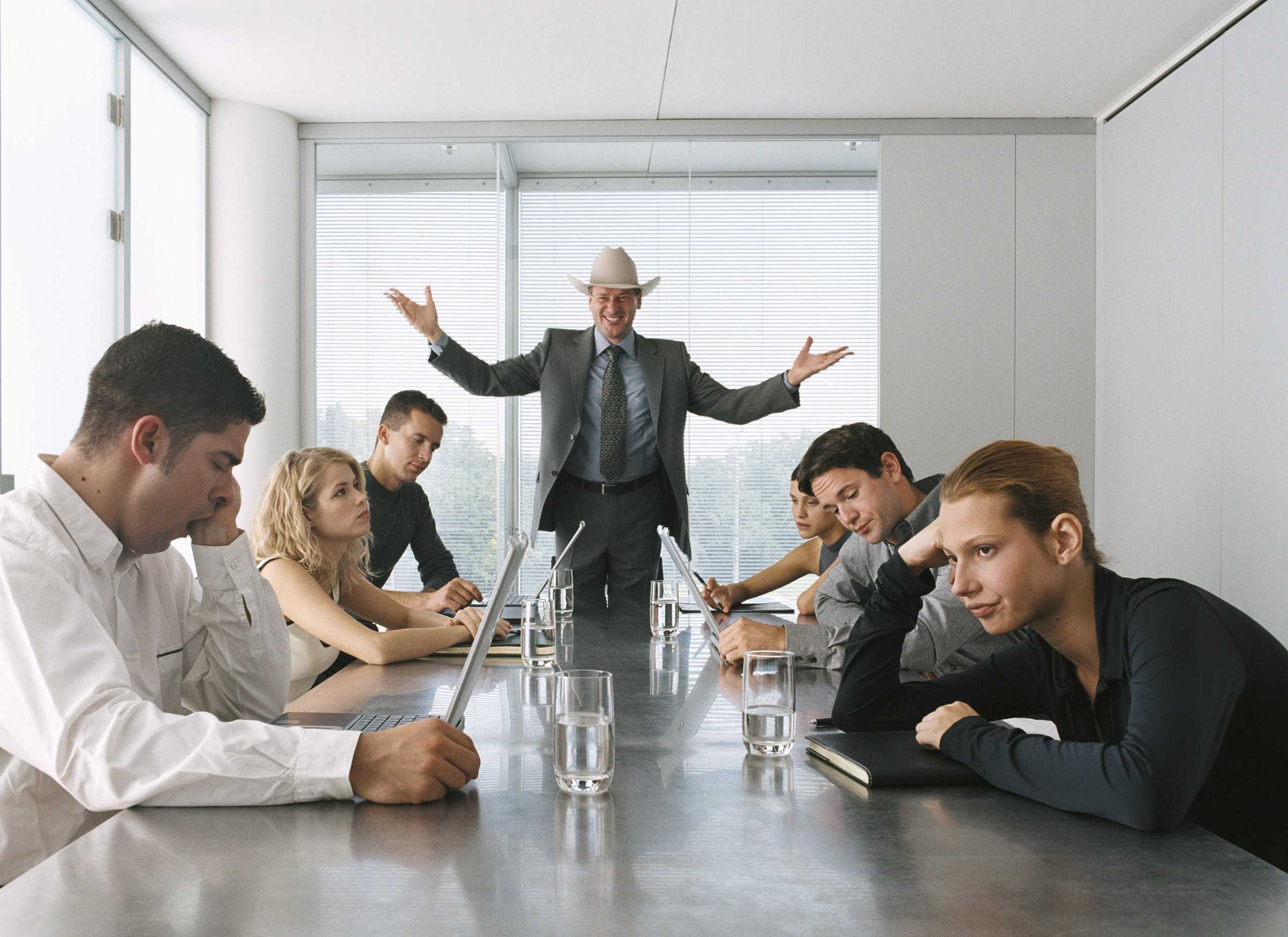 Начальник и подчинённые: 6 основных принципов эффективного управления
