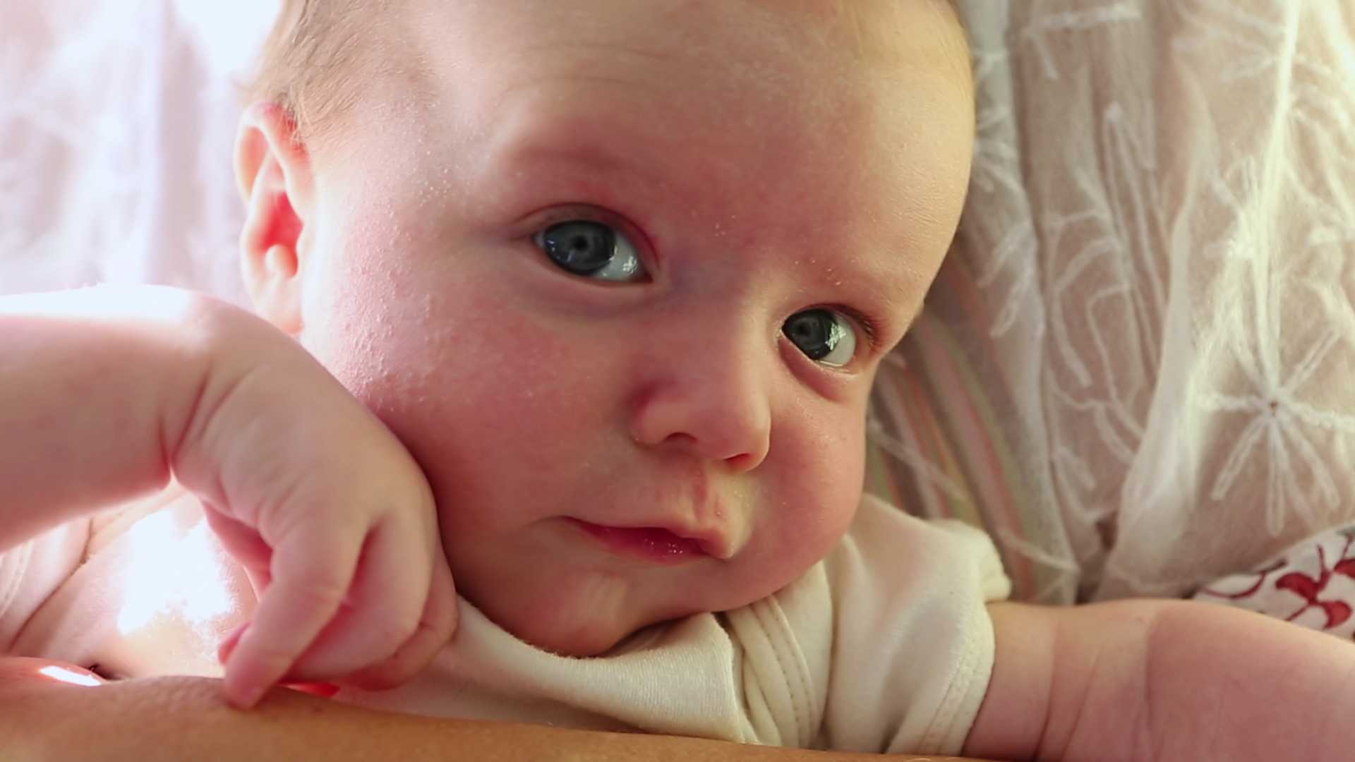 Дрожание и тремор подбородка у младенца: как распознать патологию