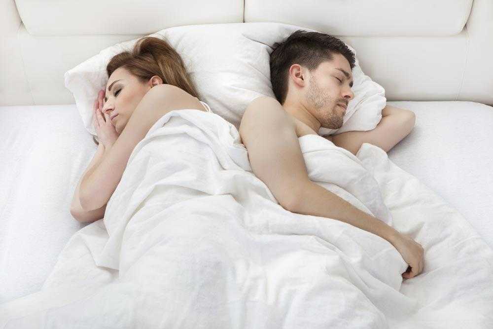 12 причин, почему парам нужно спать раздельно :: инфониак