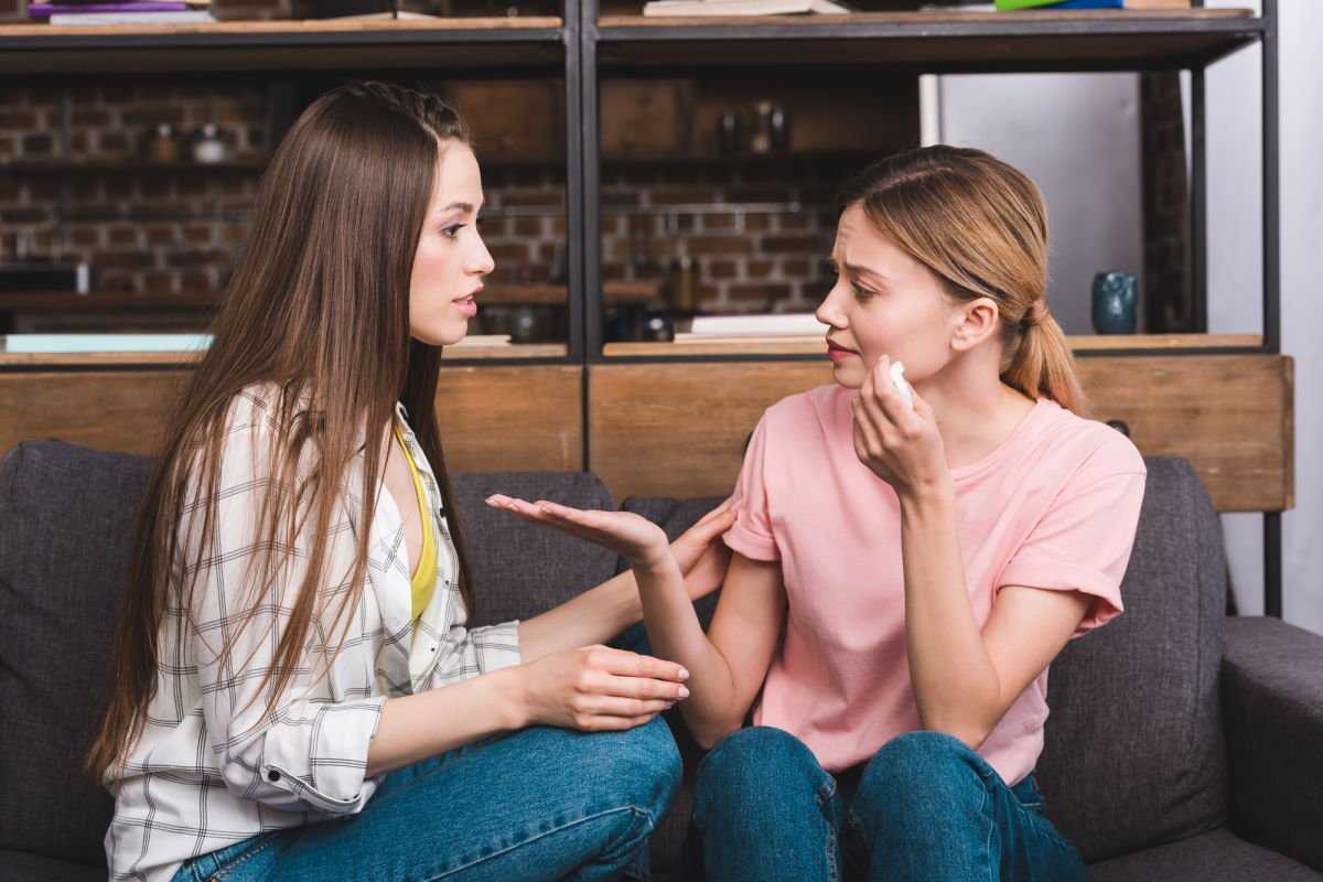 Способы наладить отношения с сестрой: советы психолога