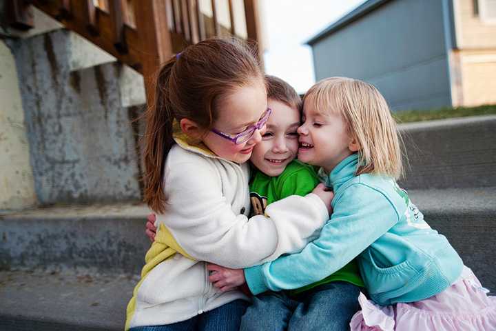 Как воспитать дружных детей. детская ревность и соперничество между детьми. воспитание младших братьев и сестер