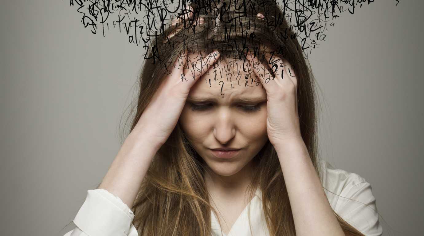 Как избавиться от навязчивых мыслей и страхов в голове: советы психологов