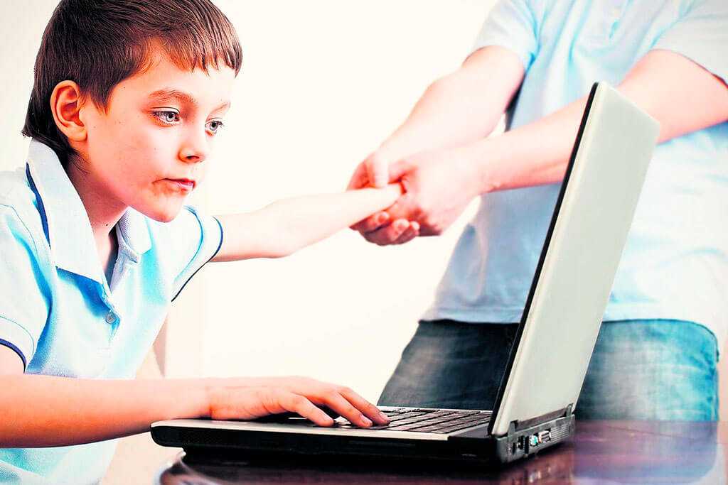 Компьютерная зависимость у детей – это навязчивый намеренный уход в виртуальную реальность с потерей прежнего интереса к другим обязанностям и занятиям