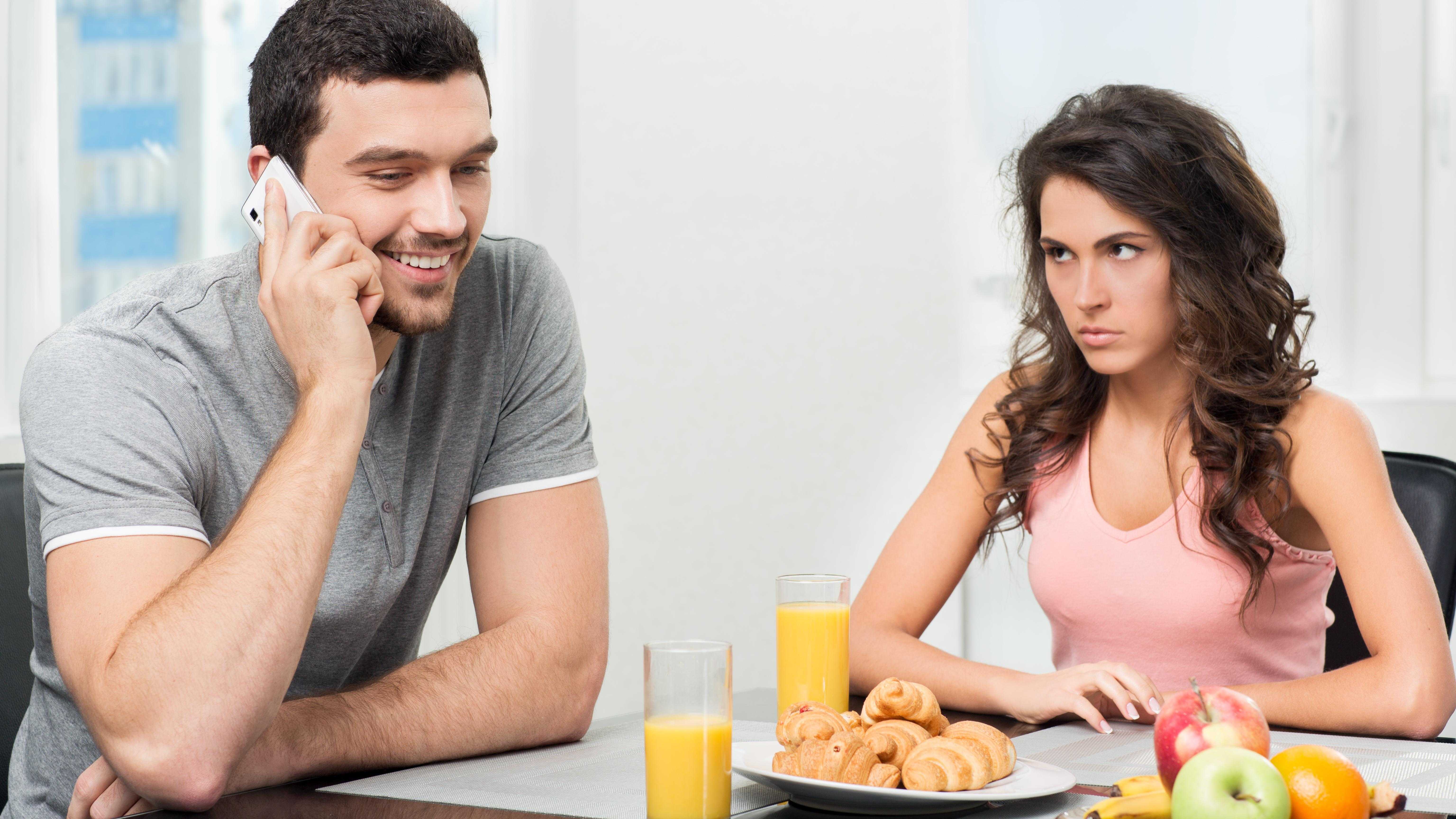 Почему жены изменяют мужьям? (11 популярных причин)
