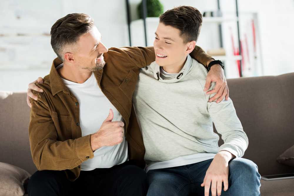 Как наладить отношения с взрослым сыном