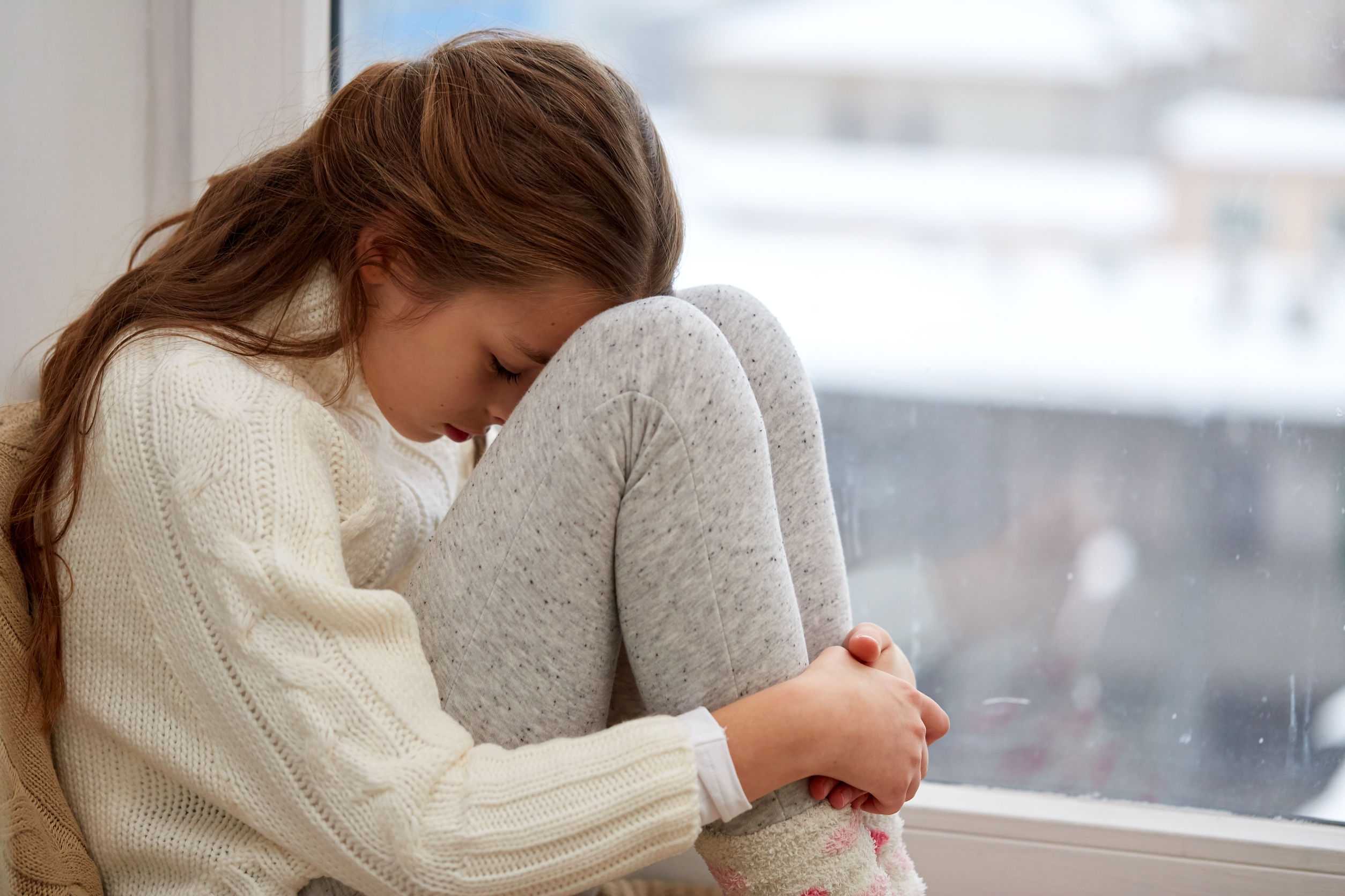 Признаки депрессии у подростков: симптомы, как помочь, как выйти самостоятельно