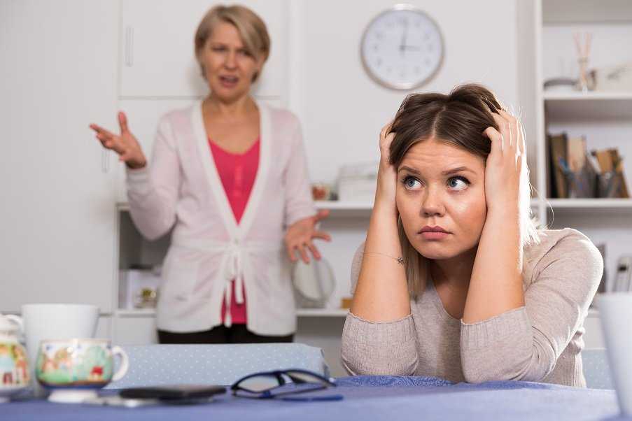 Раздражает мама – почему и что делать, психология