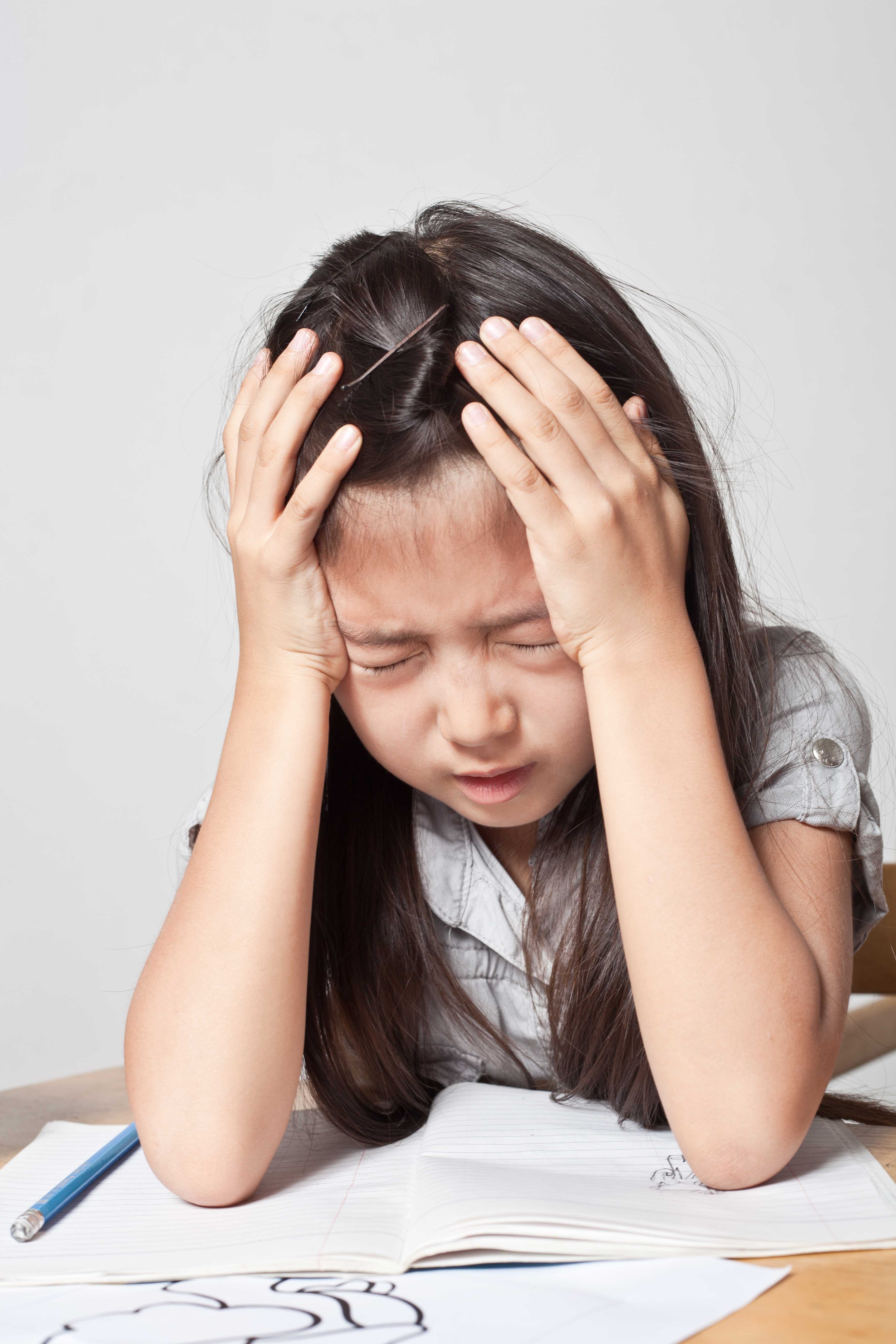 Синдром дефицита внимания у детей: симптомы и лечение