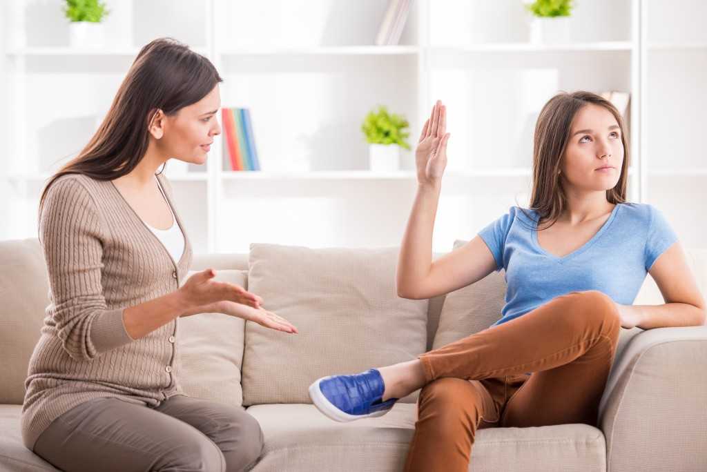 5 верных способов наладить отношения с повзрослевшей дочерью: что советуют психологи