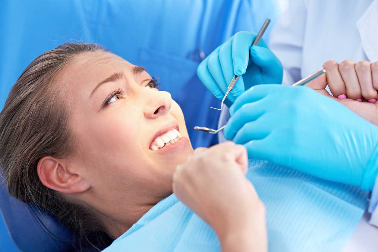 Как не бояться стоматолога и побороть страх перед лечением зубов?