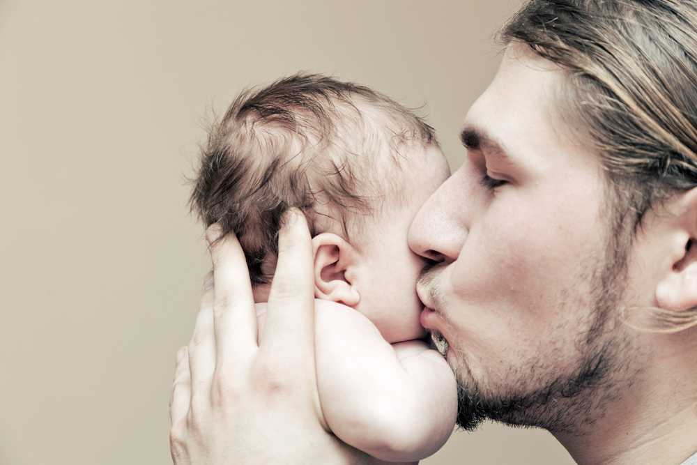 Что означают необычные поцелуи ребенка | вести
