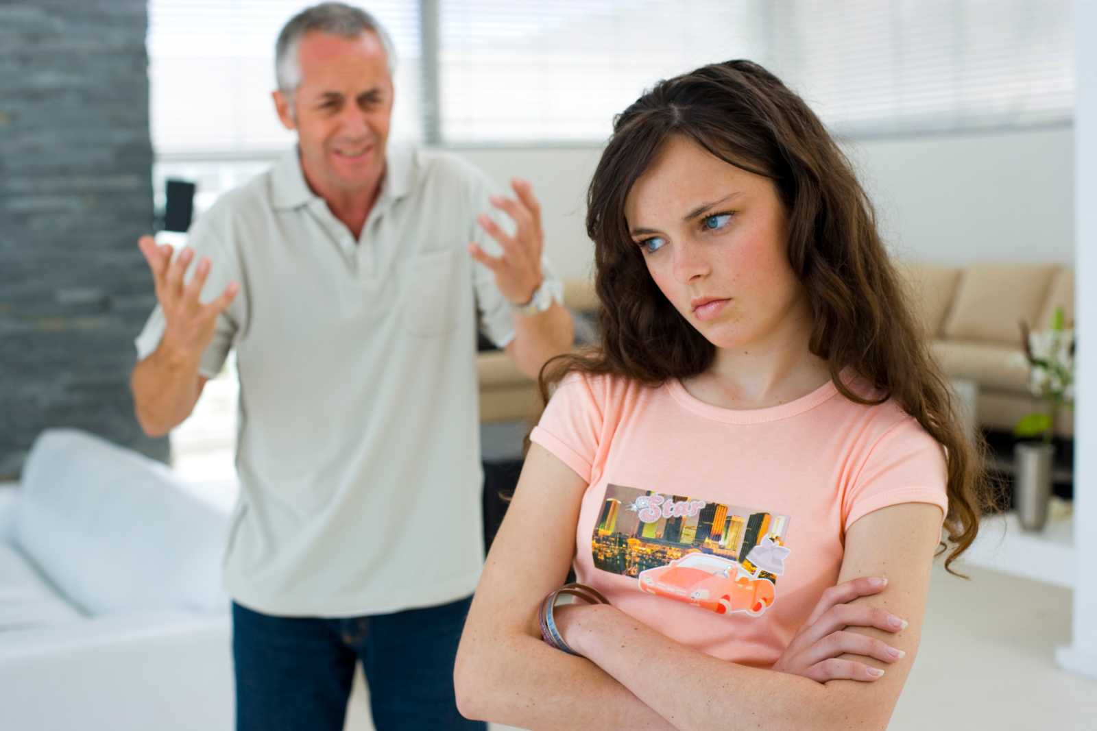 Как помочь подростку наладить отношения с отчимом