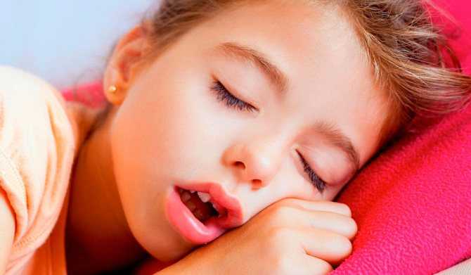 Ребенок скрипит зубами во сне: причины, что делать